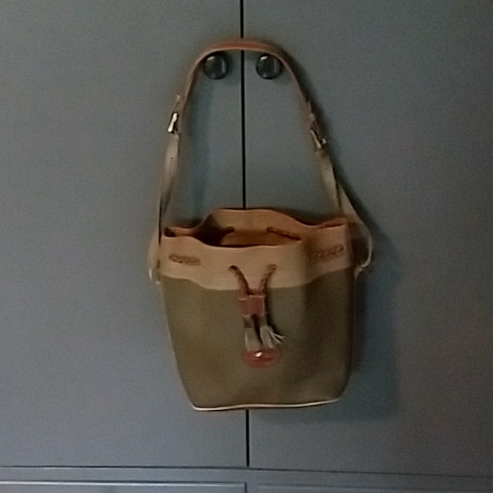 Dooney &Bourke